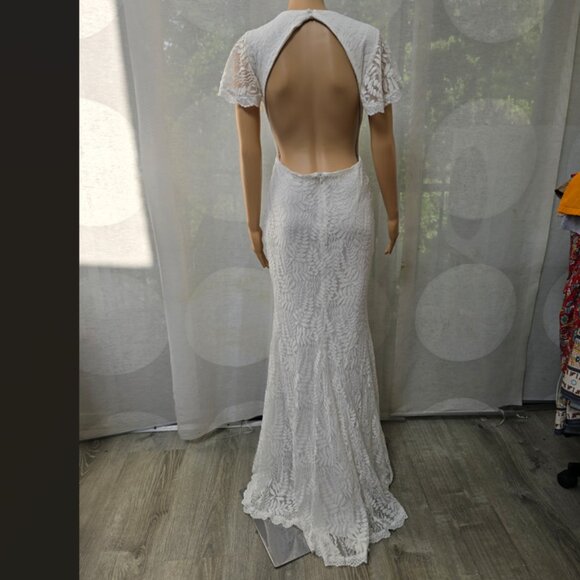 Lulus Your Hand in Mine White Lace Flutter Sleeve Maxi Dress. Size S - Picture 7 of 15